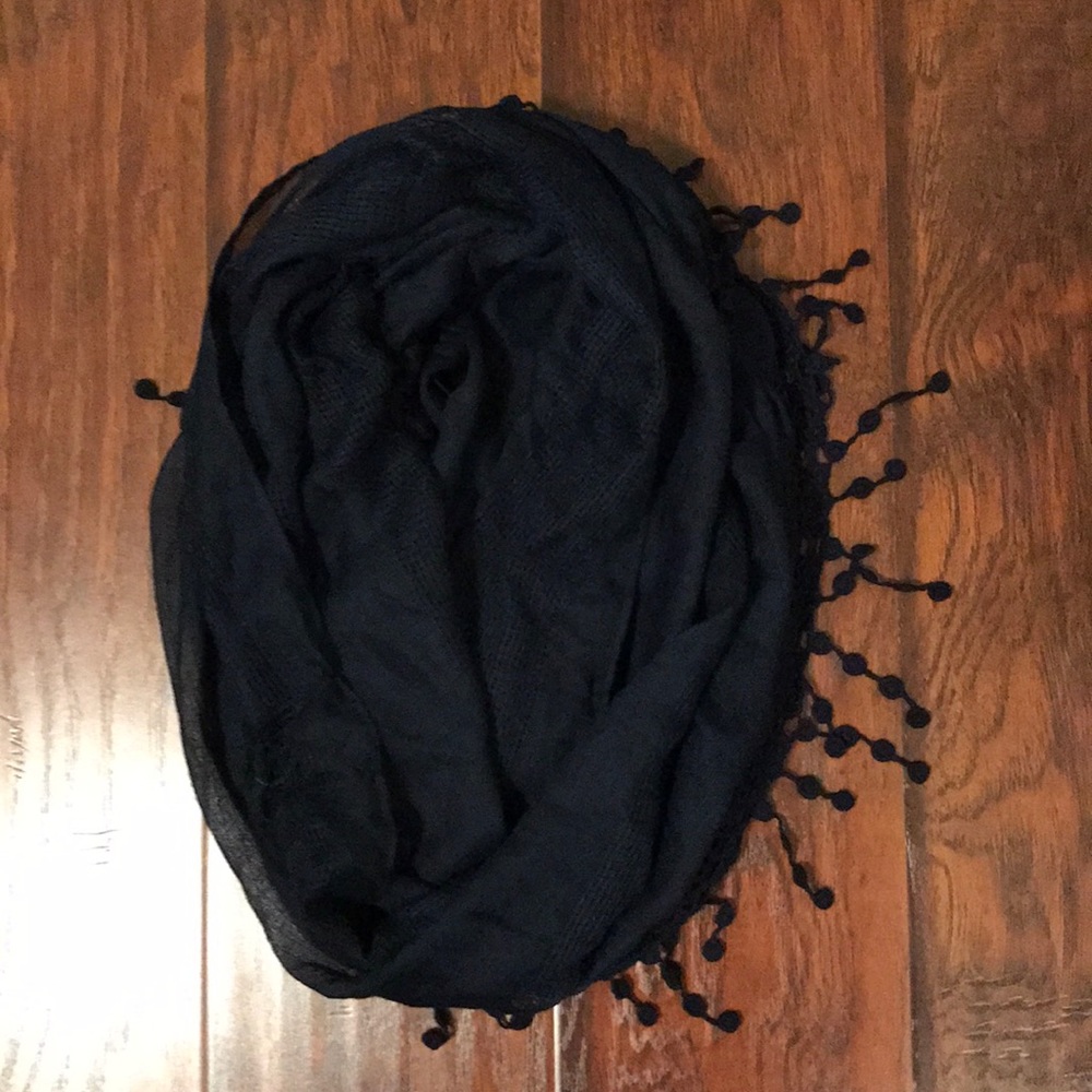 Abercrombie navy tassel scarf